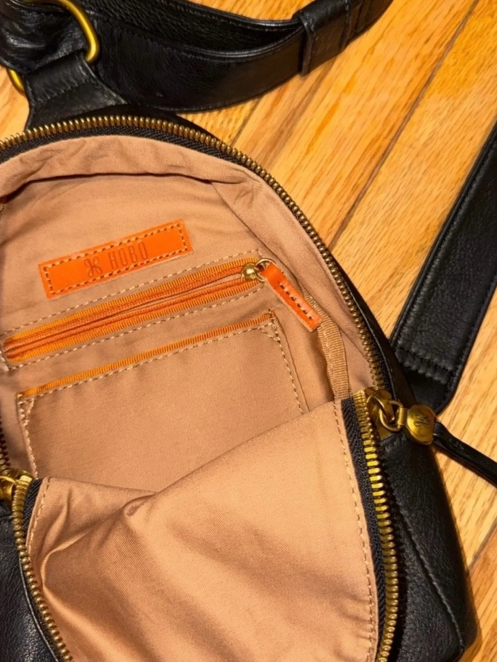 HOBO Black Leather Crossbody Sling Bag (fern) with Gold Hardware - Picture 2 of 4